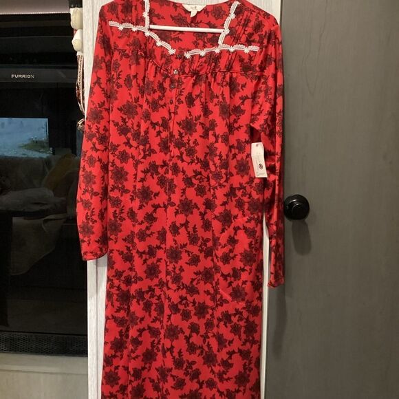 NWT. Secret Treasures Women’s Size L (12-14) Soft Knit Nightgown Red w/black - Picture 1 of 10